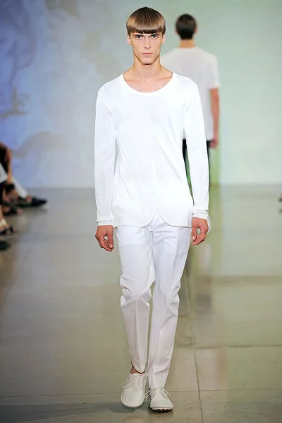 Look 16